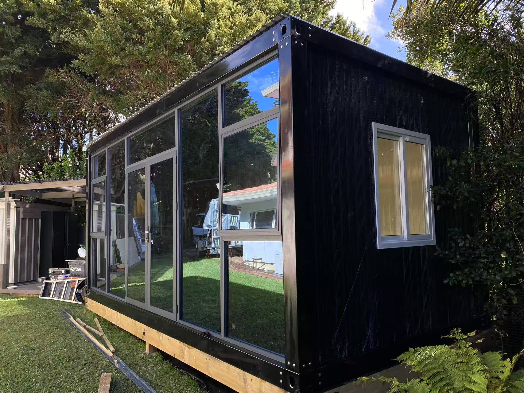 MEDIUM CABIN 6 x 3 m Glass Wall IV