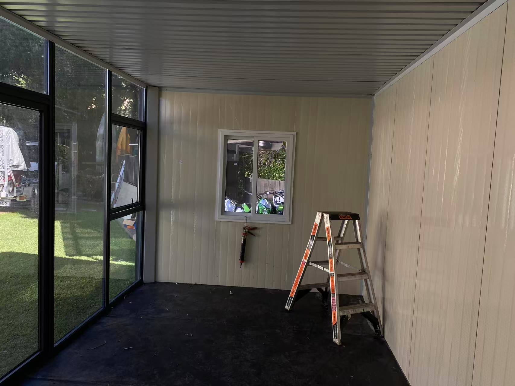 MEDIUM CABIN 6 x 3 m Glass Wall IV