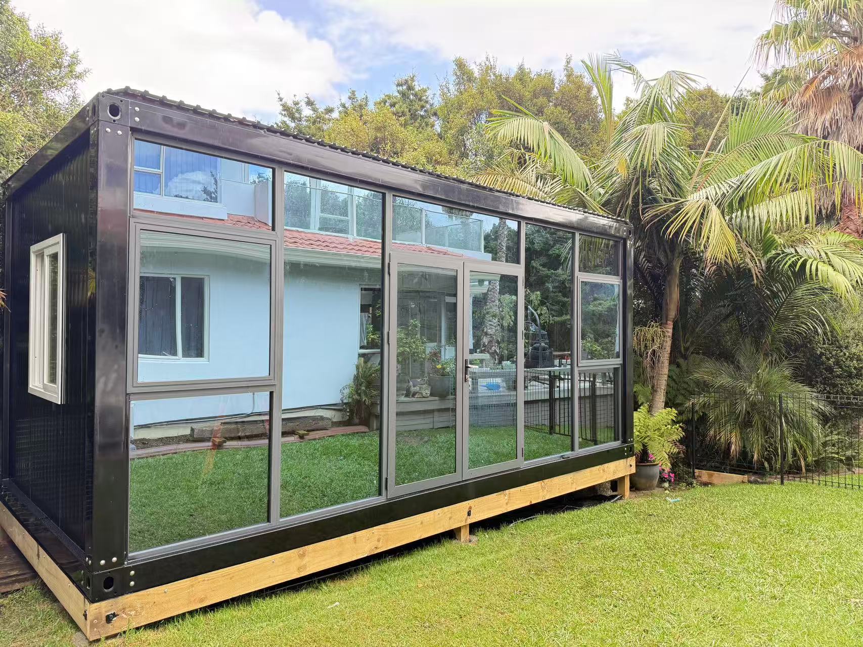 MEDIUM CABIN 6 x 3 m Glass Wall IV