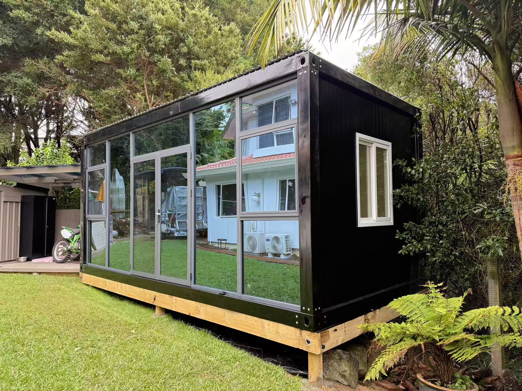 MEDIUM CABIN 6 x 3 m Glass Wall IV