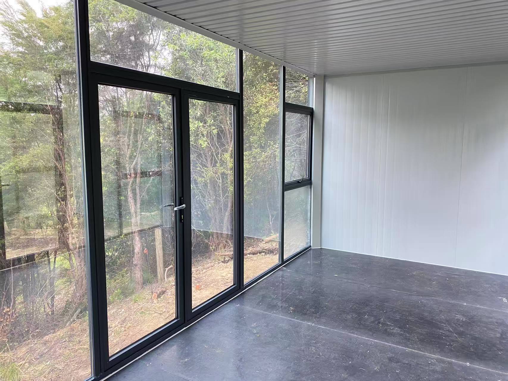 MEDIUM CABIN 6 x 3 m Glass Wall III